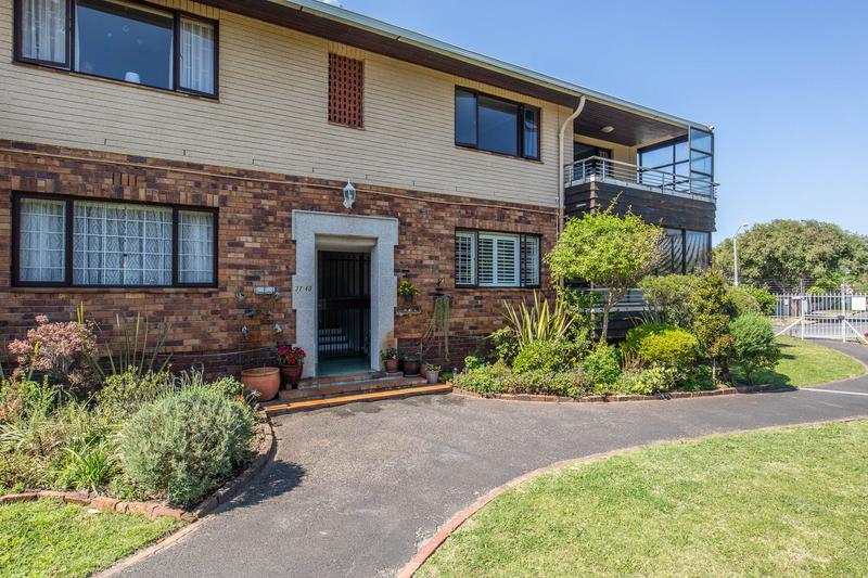 2 Bedroom Property for Sale in Bergvliet Western Cape